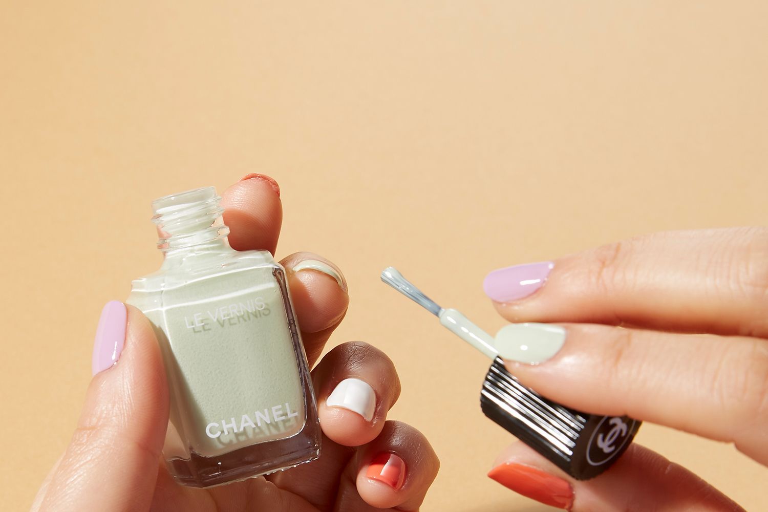 シャネルの限定ネイル6色は夏のパステルマット。【TikTokクリエイター