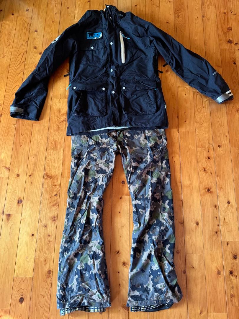 上下REW FRH スノーボードウェア 黒 迷彩 GORETEX