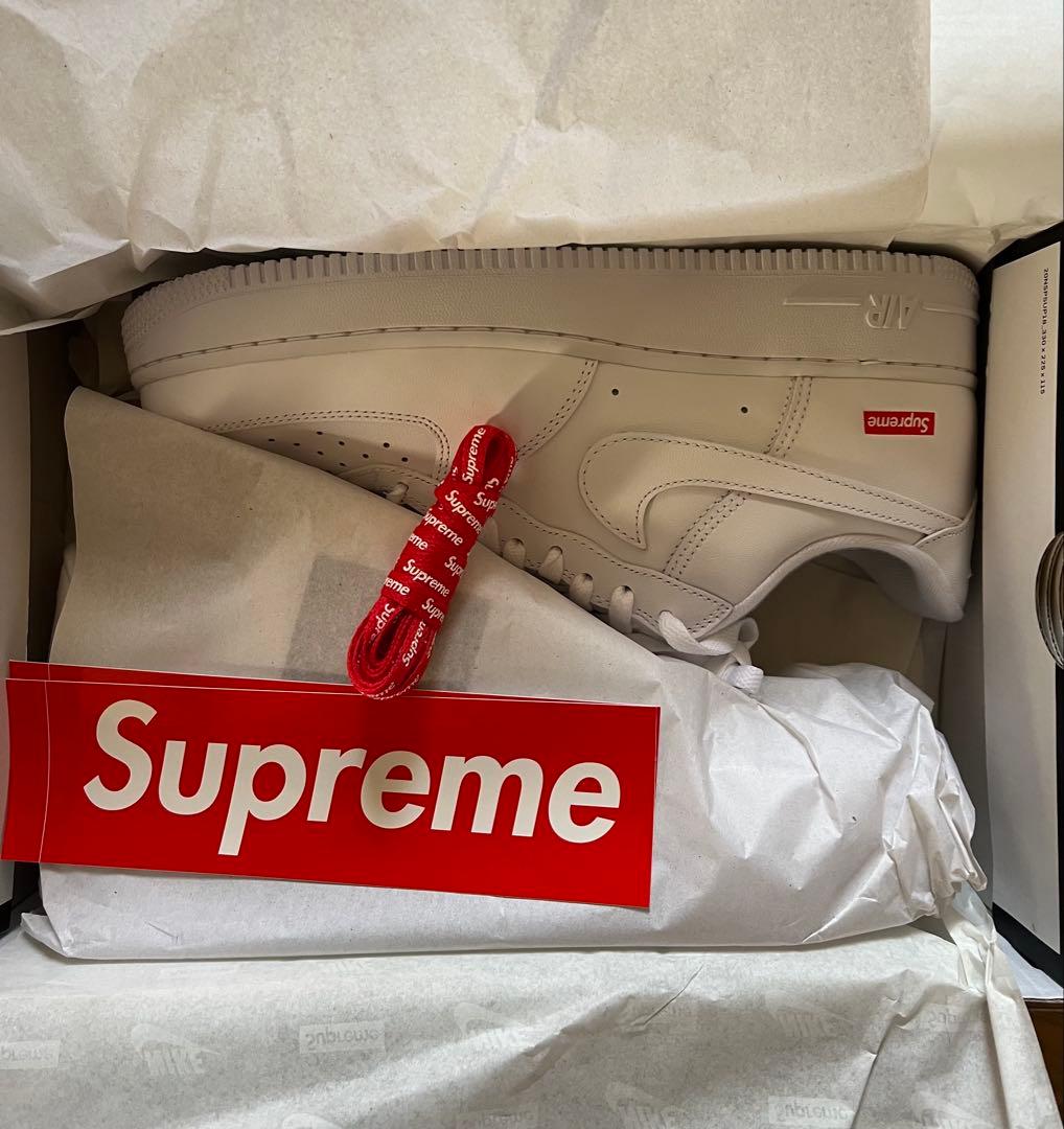 Nike Air Force 1とSupreme