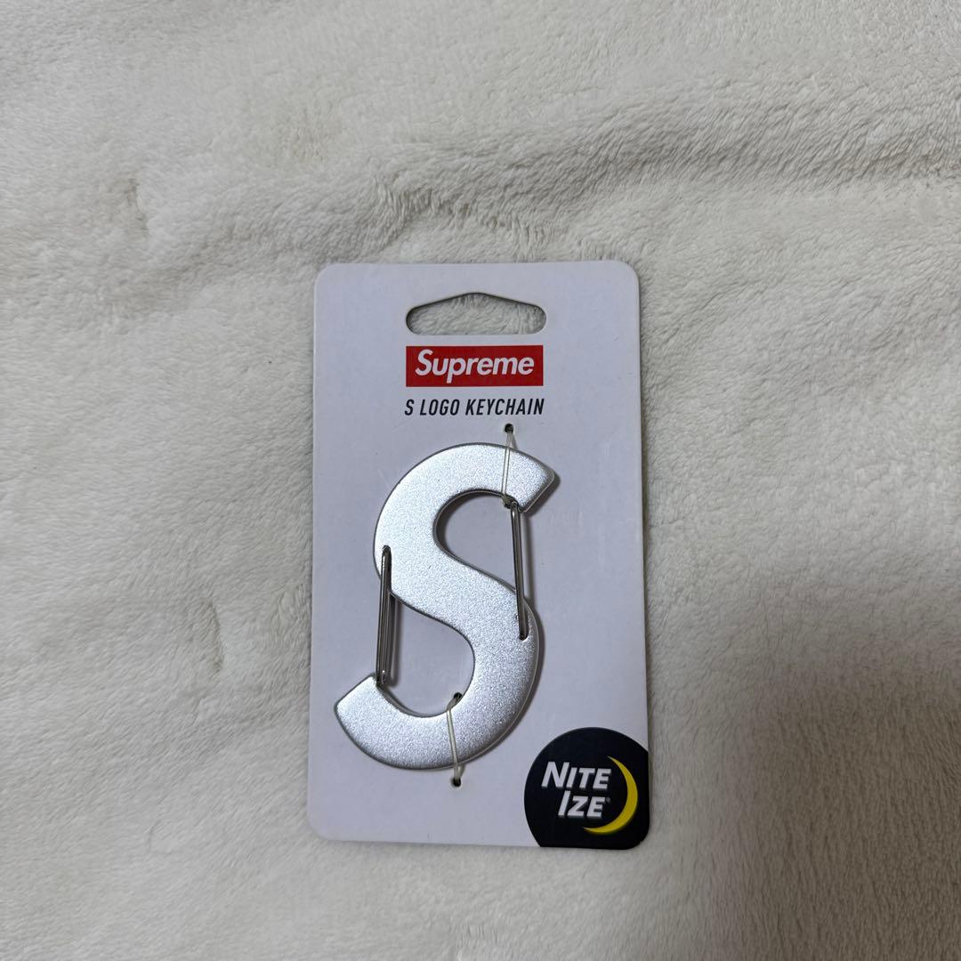 小物 Supreme Nite Ize S LOGO KEYCHAIN